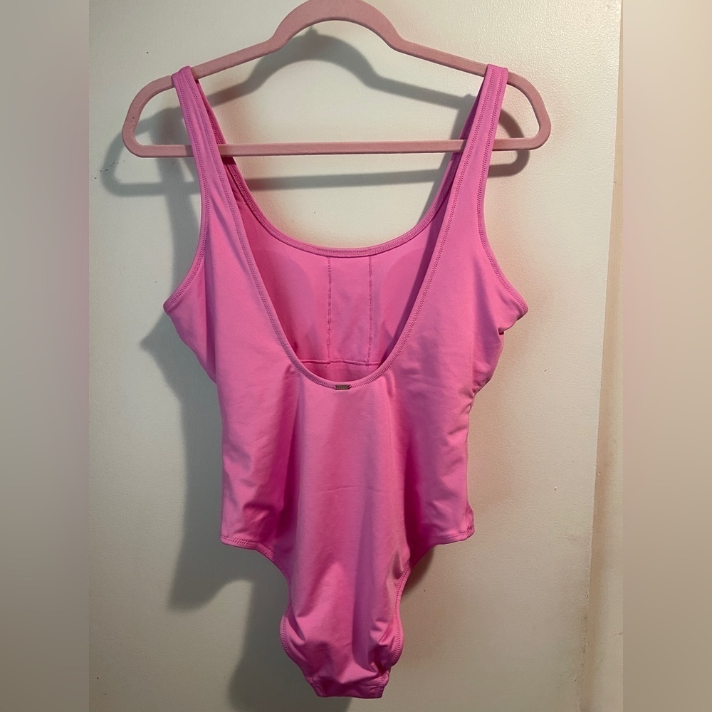 PINK Victoria's Secret Activewear in Vibrant Pink - Picture 7 of 7